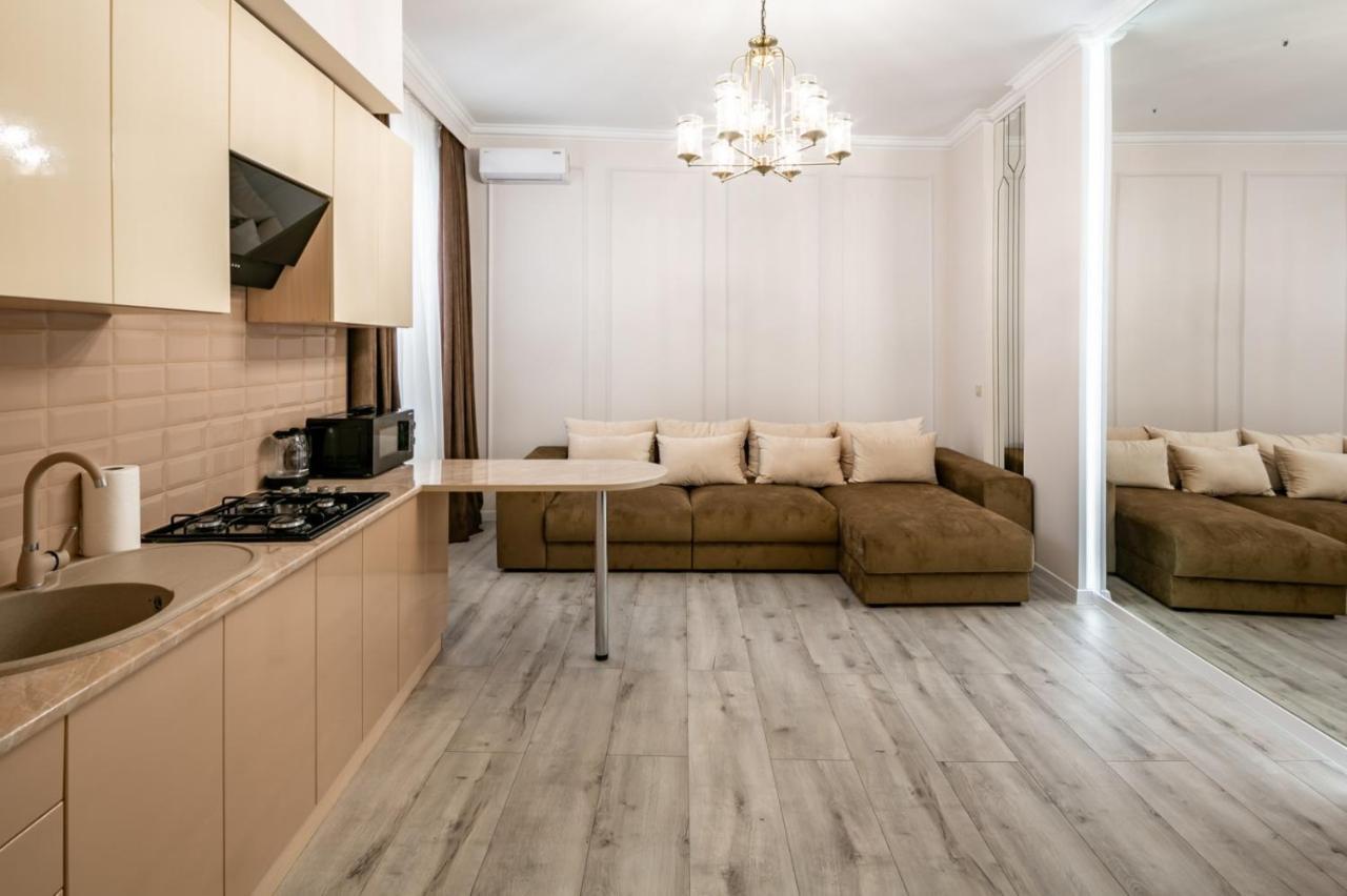 Avangard Deluxe Art Apart Liov Exterior foto
